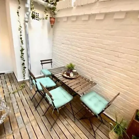 Cozy With Private Terrace At Oktogon * 부다페스트