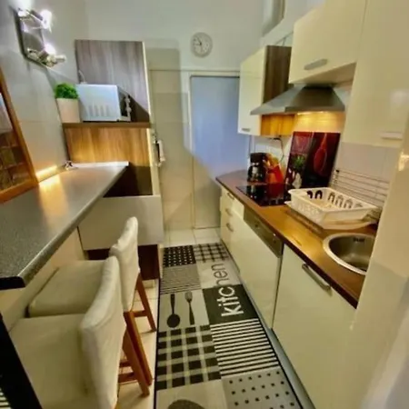 아파트 Cozy With Private Terrace At Oktogon 부다페스트