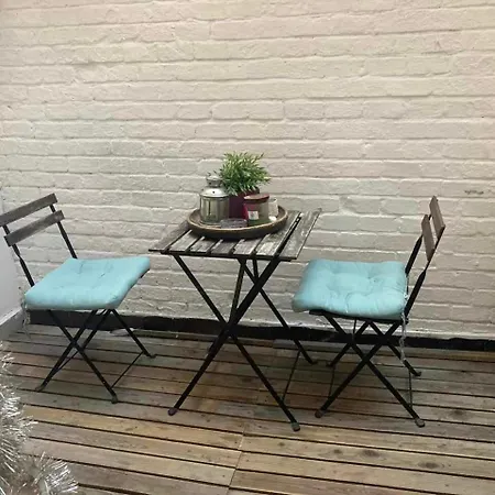 아파트 Cozy With Private Terrace At Oktogon *