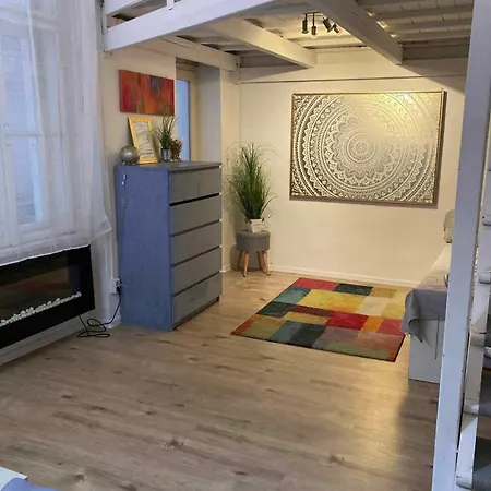 아파트 Cozy With Private Terrace At Oktogon *