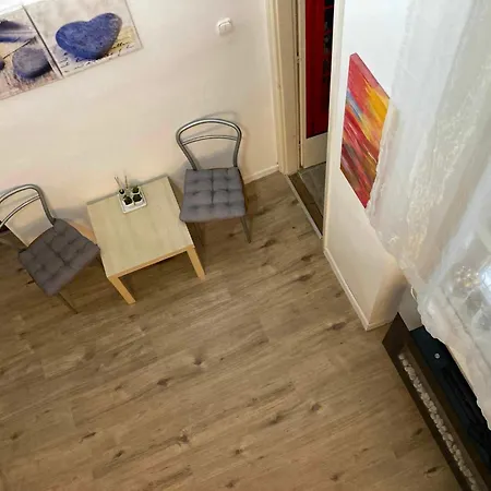 아파트 Cozy With Private Terrace At Oktogon